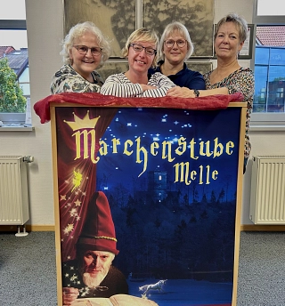 Die Märchenerzählerinnen freuen sich auf die neue Saison: (von links) Christa Möller, Steffi Harpenau, Iris Gräber und Monika Berkefeld, es fehlt Wilburg Erbeck.